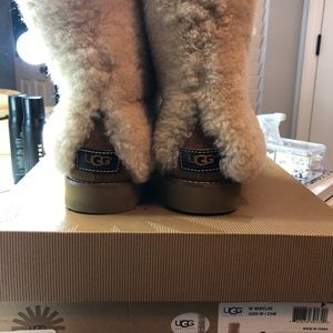 Authentic Ugg Waylin boots Women’s Size 9
